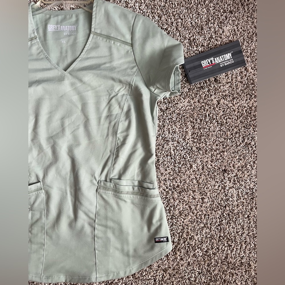 Grey’s Anatomy scrub top women’s various sizes - Picture 6 of 6